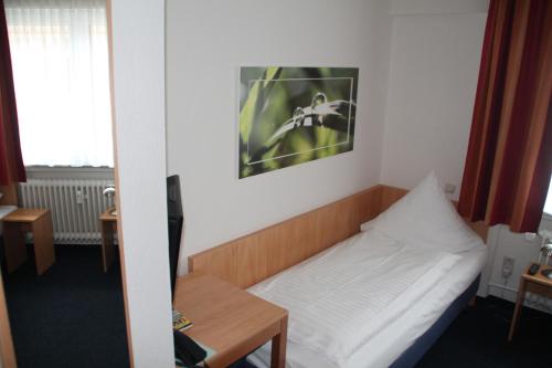 เตียงในห้องที่ Hotel Römerhof Hanau by Trip Inn