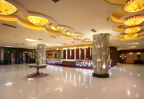 הלובי או אזור הקבלה ב-Aston Pontianak Hotel and Convention Center