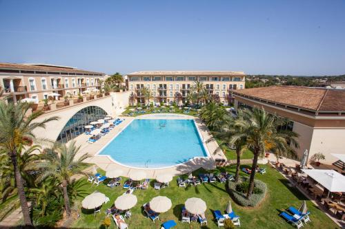 Bazén v ubytování Grupotel Playa de Palma Suites & Spa nebo v jeho okolí