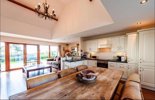 ครัวหรือมุมครัวของ Ardkilly Ridge, Kinsale Town,Sleeps 8