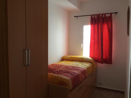 Tempat tidur dalam kamar di Apartamento situado en el centro de Santa Cruz