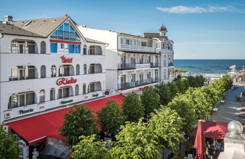 O vedere generală la mare sau o vedere la mare
luată din acest hotel