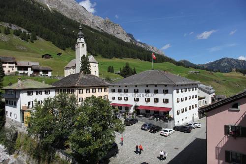 Nespecifikovaný výhled na hory nebo výhled na hory při pohledu z hotelu