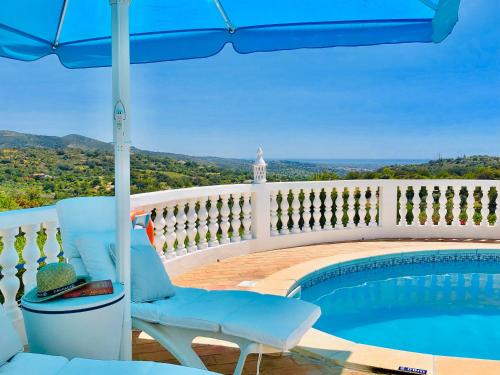 A piscina localizada em Luxury Casa da Fonte - Private Heated Pool ou nos arredores