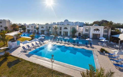 The swimming pool at or close to Cesar Thalasso