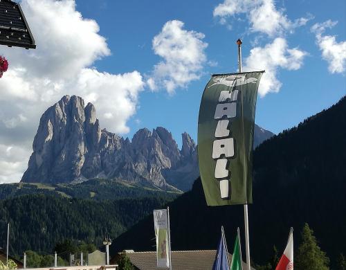 Una imagen general de la montaña o una montaña tomada desde el hotel