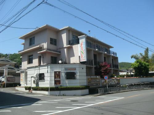 Building kung saan naroon ang love hotel