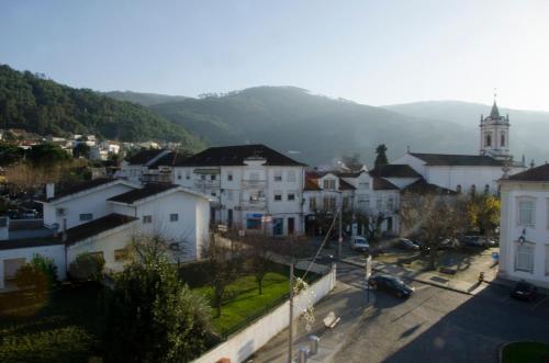 Uma vista da montanha tirada do apartamento 