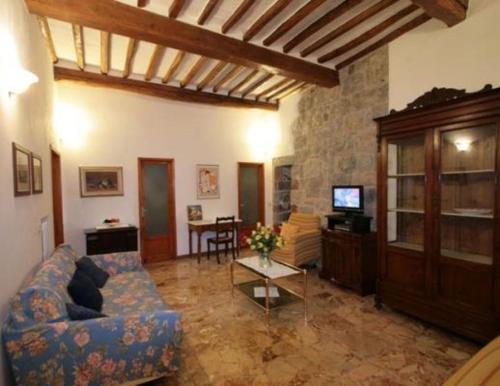 a living room with a couch and a table at La Torre Useppi in San Gimignano