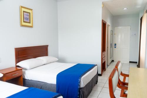 Cama ou camas em um quarto em Status International Hotel