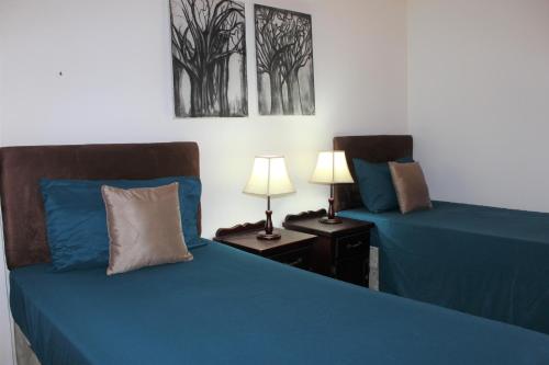 Cama ou camas em um quarto em Tropical Apartments Tobago