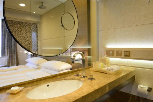 Kamar mandi di Harbour Grand Hong Kong