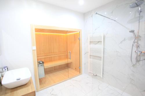 Kamar mandi di Zollikof Aparts - Sauna & Studioapartments