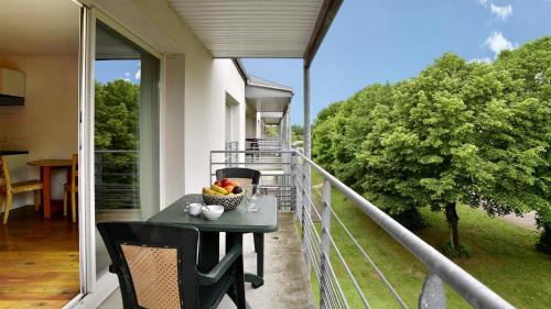 Un balcón o terraza en Vacancéole - Le Domaine du Château - La Rochelle / Île de Ré