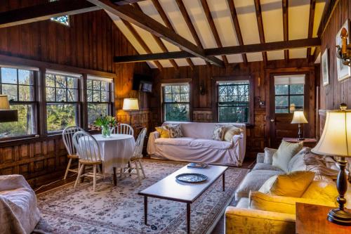 A seating area at Rustic Rockport Cottage