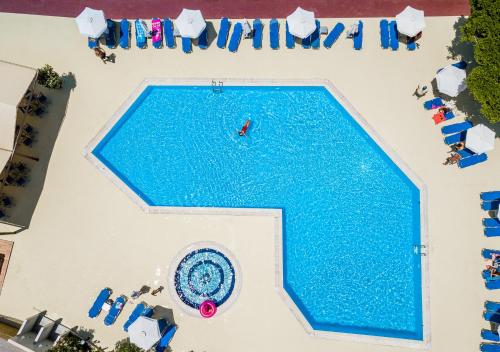 Πισίνα στο ή κοντά στο Lardos Bay Hotel