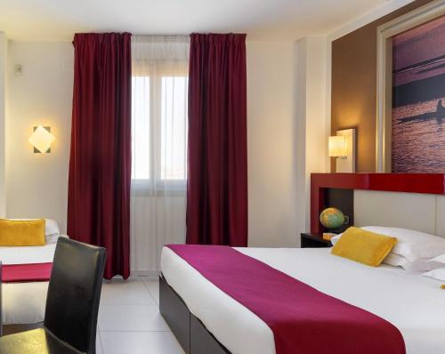 A bed or beds in a room at Kairos Garda Hotel