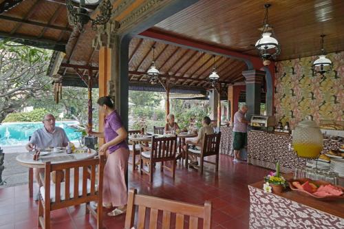 Comida en el hotel o alrededores