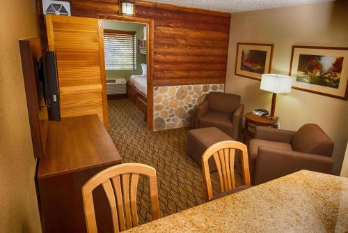 Predel za sedenje v nastanitvi Holiday Inn Express & Suites Grand Canyon, an IHG Hotel