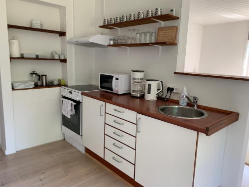 B&B Apartment Rødekro tesisinde mutfak veya mini mutfak