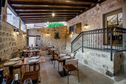 Restorāns vai citas vietas, kur ieturēt maltīti, naktsmītnē Heritage Hotel Dea Hvar