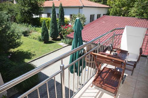 Un balcon sau o terasă la Apartman Mona