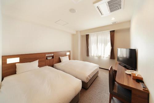 Кровать или кровати в номере Toho Hotel Namba Motomachi