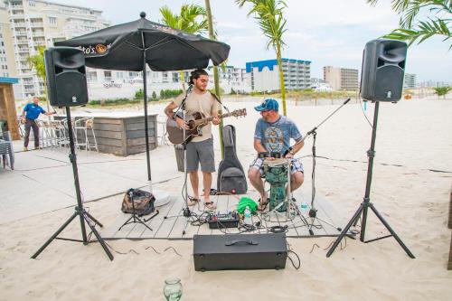 Tetamu yang menginap di ICONA Diamond Beach