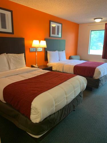 Americas Best Value Inn - Fredericksburg North 객실 침대