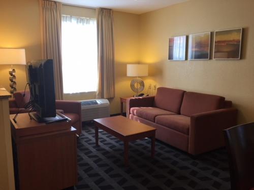 Prostor za sedenje u objektu Hawthorn Extended Stay by Wyndham Cincinnati NE Mason