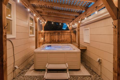 Gallery image ng Italian Style in Old Town with Private Hot Tub sa Fort Collins