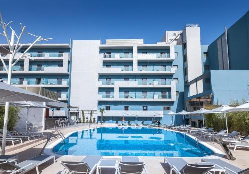 Басейн в или близо до Blue Lagoon City Hotel