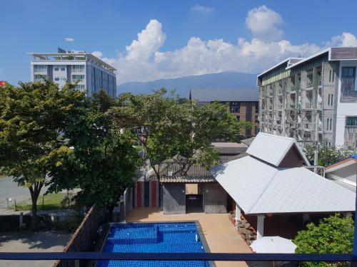 Pemandangan gunung umum atau pemandangan gunung yang diambil dari hotel