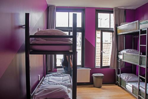 เตียงในห้องที่ Amsterdam Hostel Leidseplein