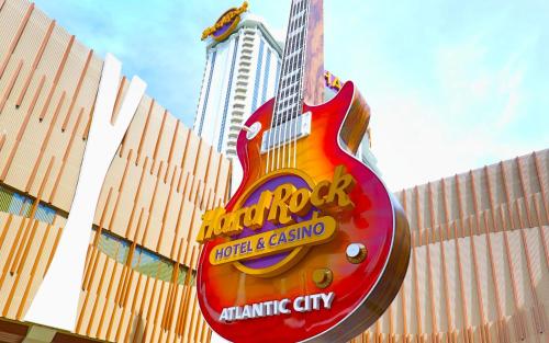 Certificate, award, sign, o iba pang document na naka-display sa Hard Rock Hotel & Casino Atlantic City