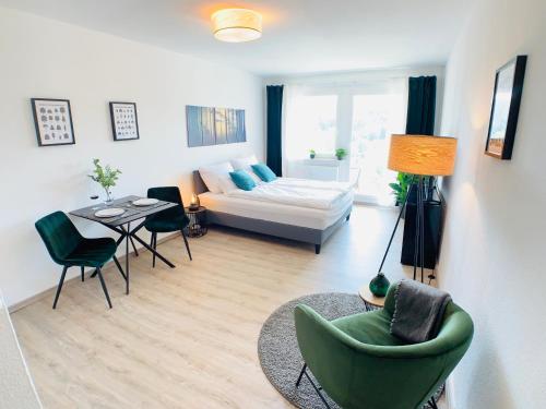 Кровать или кровати в номере Komfortables Apartment in Bad Elster mit Netflix