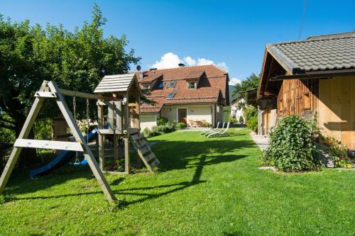 Otroško igrišče poleg nastanitve Peterer Hof