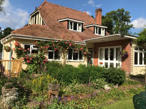 A garden outside Kingswood Cottage