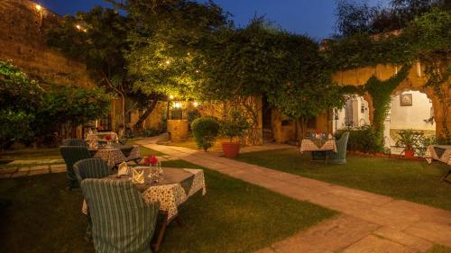 A garden outside Neemrana's - Hill Fort - Kesroli