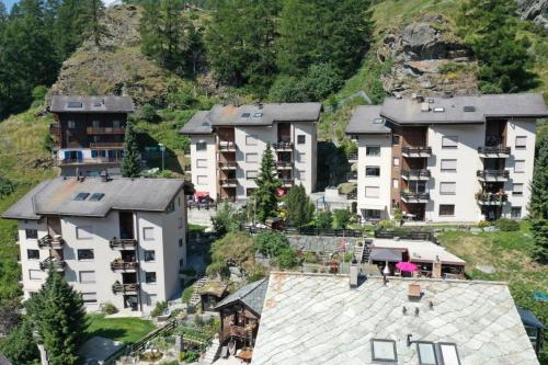 grupa budynków apartamentowych na górze w obiekcie Bodmen B w mieście Zermatt