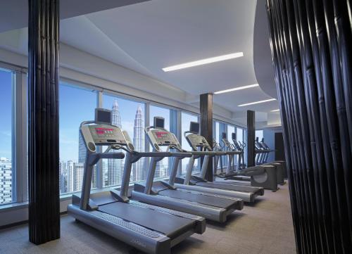 The fitness centre and/or fitness facilities at Traders Hotel, Kuala Lumpur