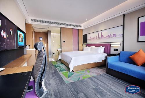 Hampton by Hilton Guangzhou Dongxiaonan tesisinde bir odada yatak veya yataklar