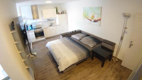 Una cama o camas en una habitación de Ferienwohnung Siebenstern Jena