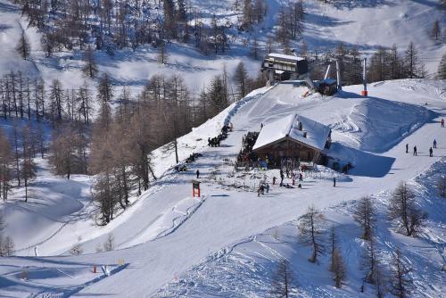 Casa Sestrieres Chalet Vialattea að vetri til