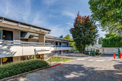 Gallery image of B&B HOTEL Louveciennes in Louveciennes