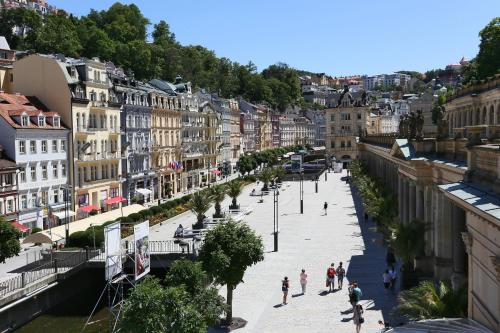 A general view of Karlovy Vary or a view of the city taken from a szállodákat