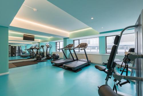 Fitness center at/o fitness facilities sa Thon Hotel Brussels City Centre