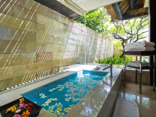 Басейн в или близо до The Bale Nusa Dua by LifestyleRetreats