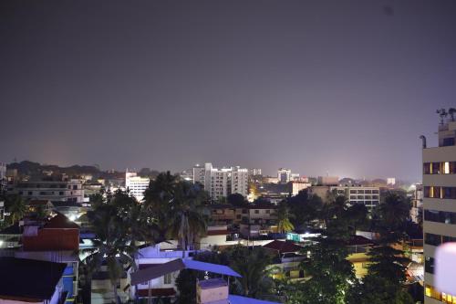 Otelden çekilmiş Trivandrum şehrinin genel bir manzarası veya şehir manzarası