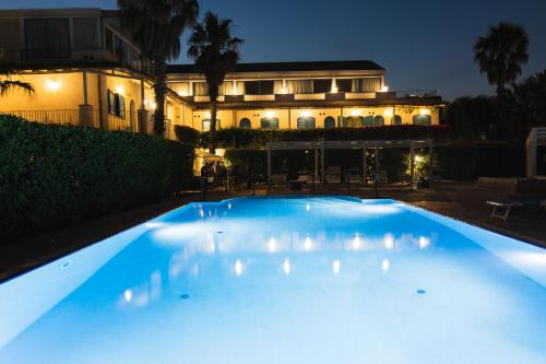 The swimming pool at or close to Le Dune Sicily Hotel